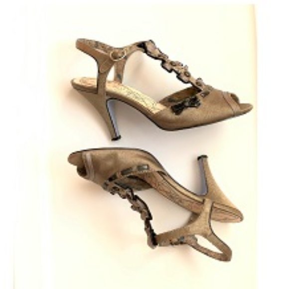BOBBI BLU T-strap Heels - Picture 1 of 7